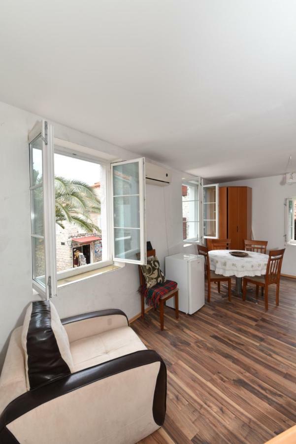 Hostel Michel Budva Exteriér fotografie